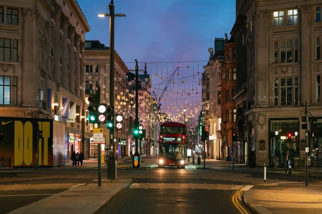 London red double-decker bus (photo 3 of 4)