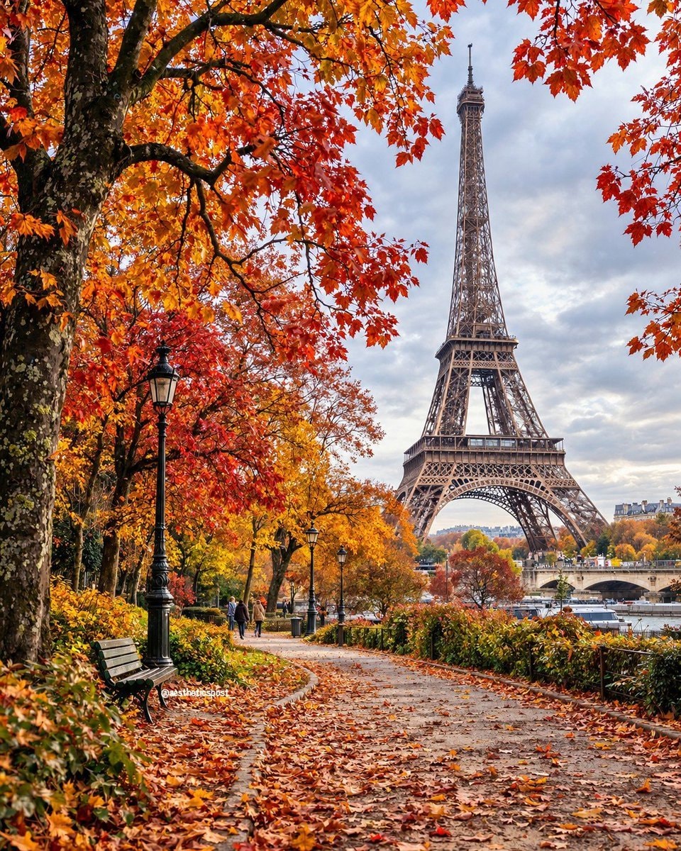 Eiffel Tower autumn path