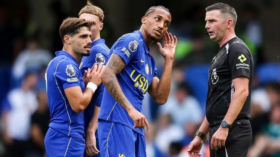 Premier League officials lose radio communication
