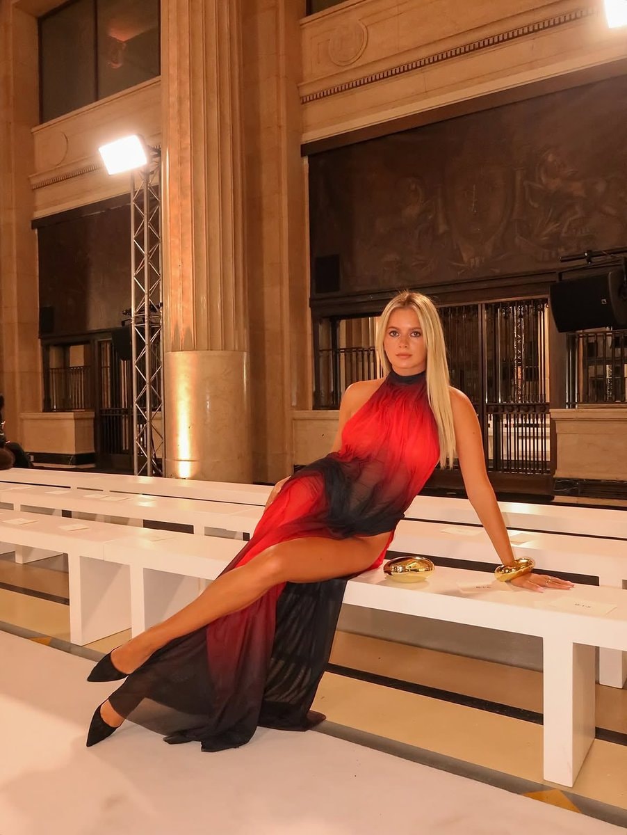 Tasha Ghouri fashion show (photo 3 of 4)
