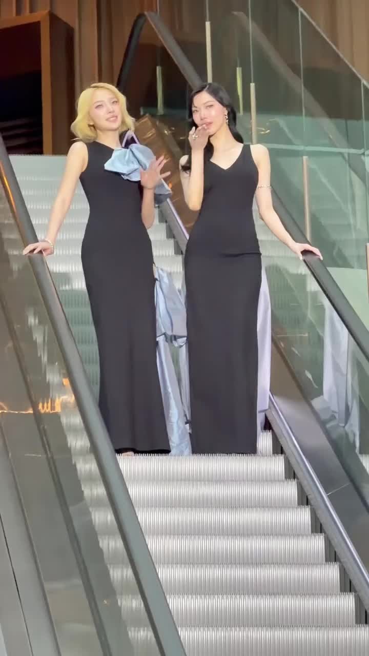 YRIETY x Janjingjing awards moment YRIETY x Janjingjing awards moment