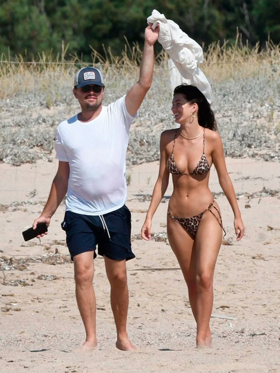 Photos of Leonardo DiCaprio and Camila Morrone (photo 3 of 3)