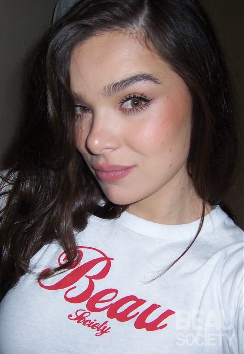 Hailee Steinfeld new photos (photo 2 of 2)