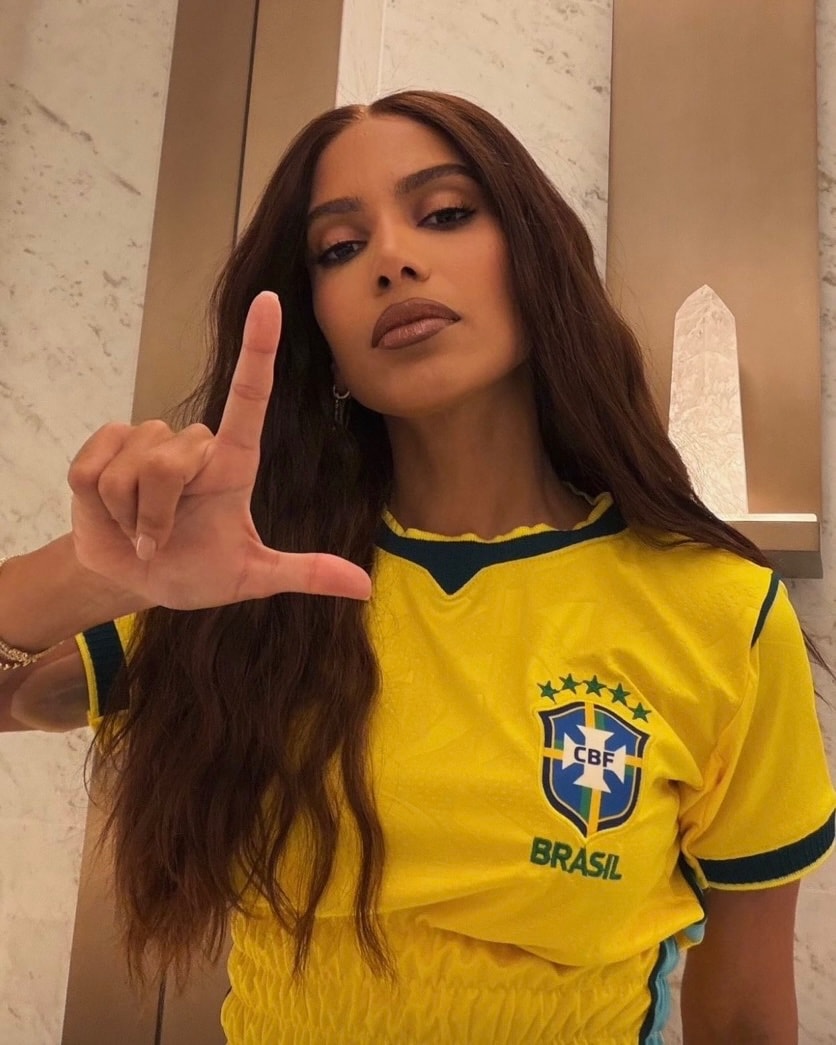 Anitta Brazil jersey LULA