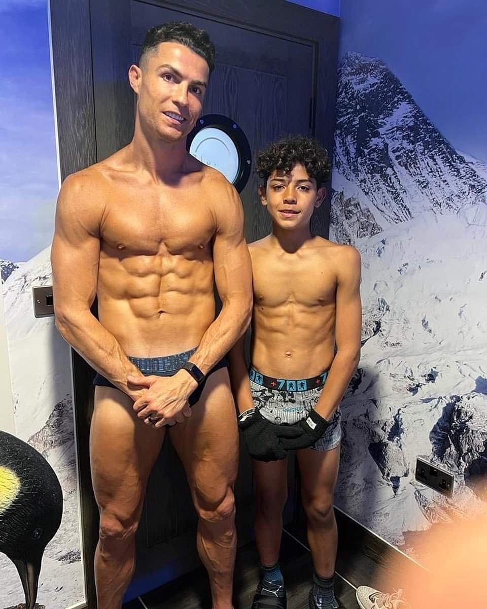 Cristiano Ronaldo son 2022 2026 (photo 1 of 2)