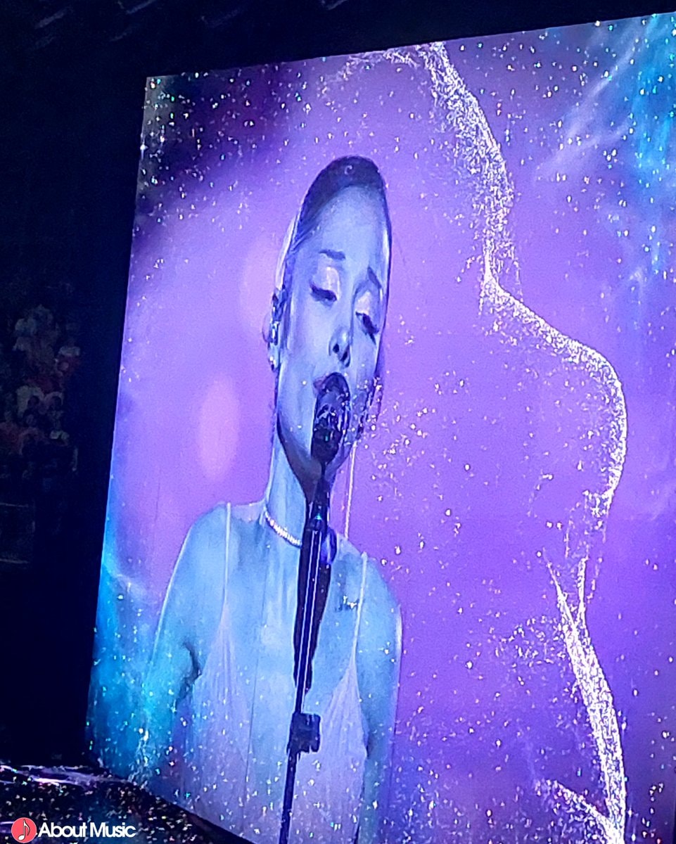 Ariana Grande London performance (photo 2 of 2)