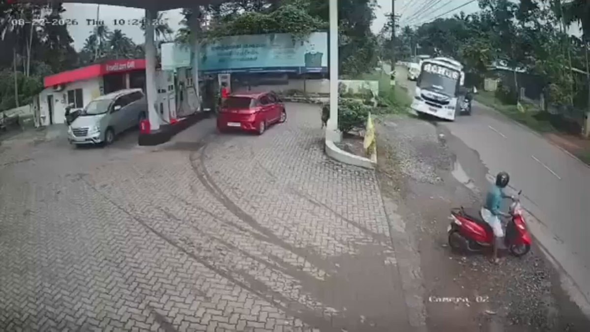 Kakkoor India bus accident