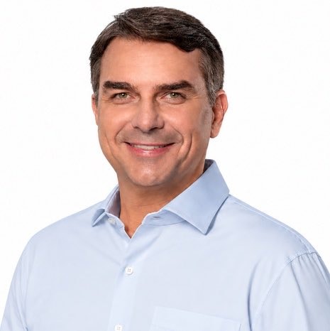 Flávio Bolsonaro passport surrender