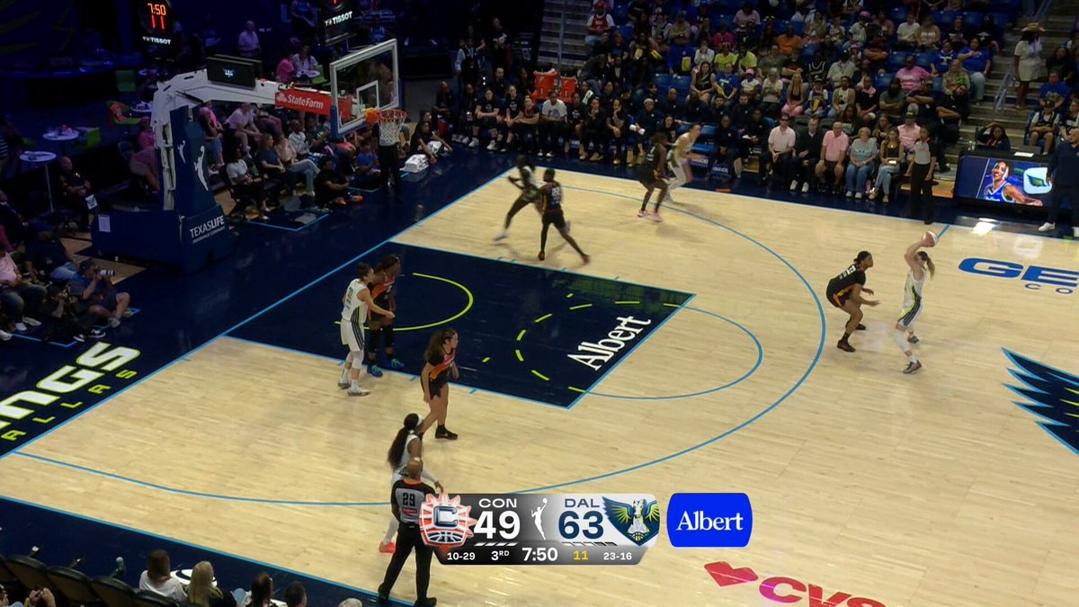 Arike Ogunbowale three-pointer