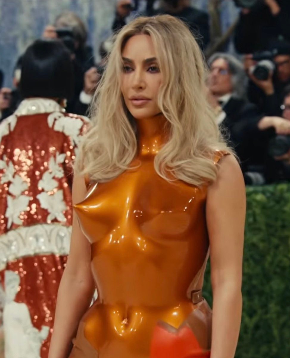 Kim Kardashian posing at the Met Gala event (photo 2 of 2)