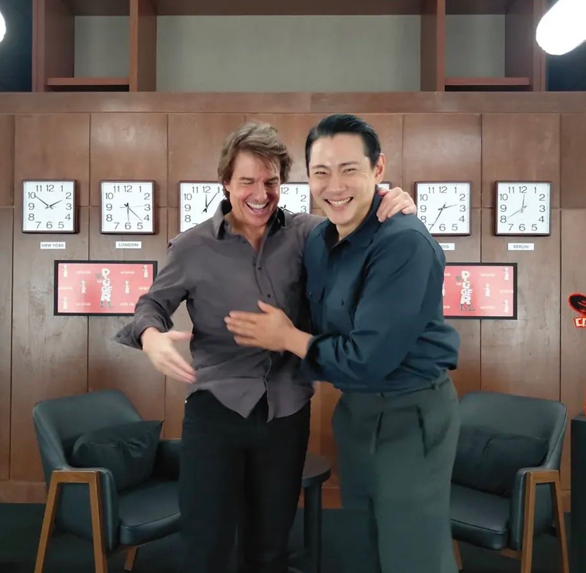 Tom Cruise and Teo Yoo photos (photo 2 of 2)