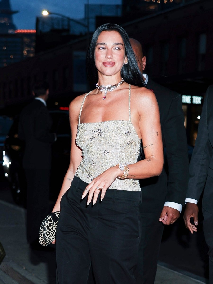 Dua Lipa city entrance