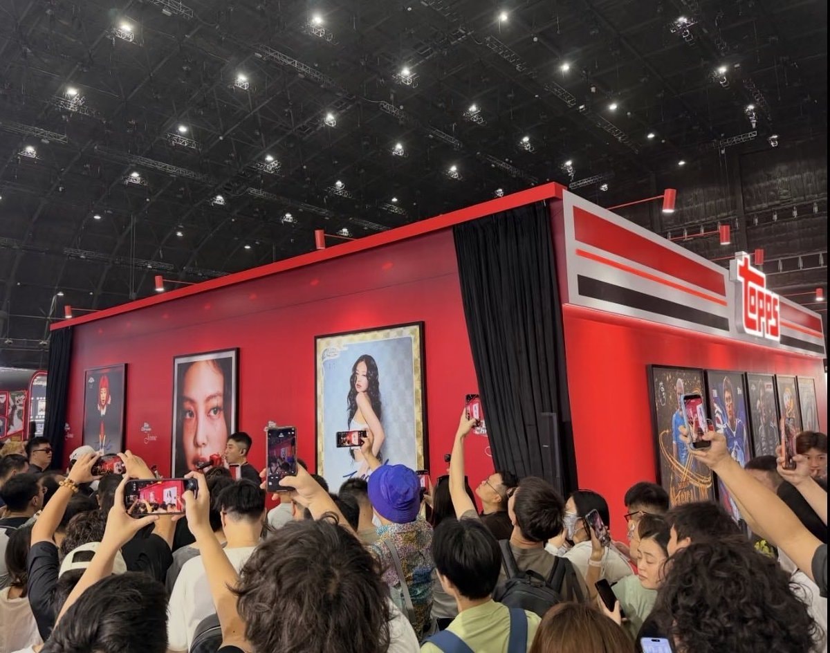 JENNIE Topps Chrome Shanghai (photo 1 of 2)