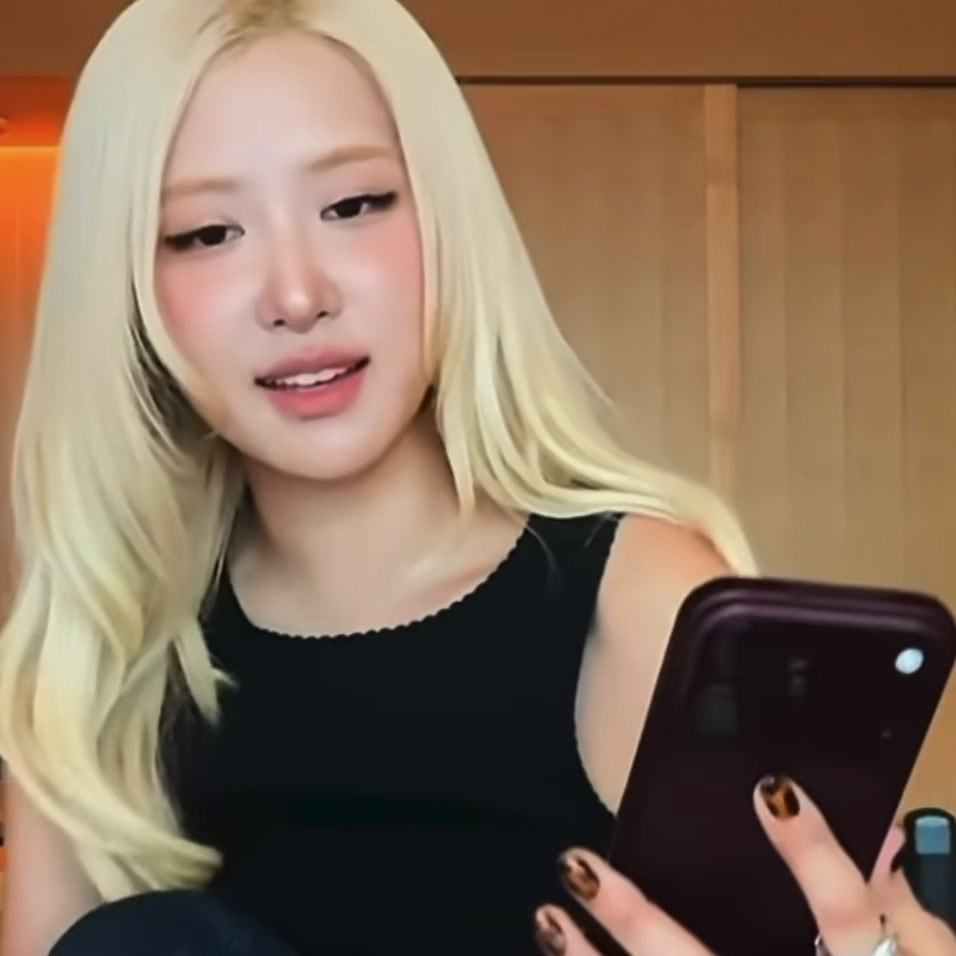 blackpink and rosé iPhone 18