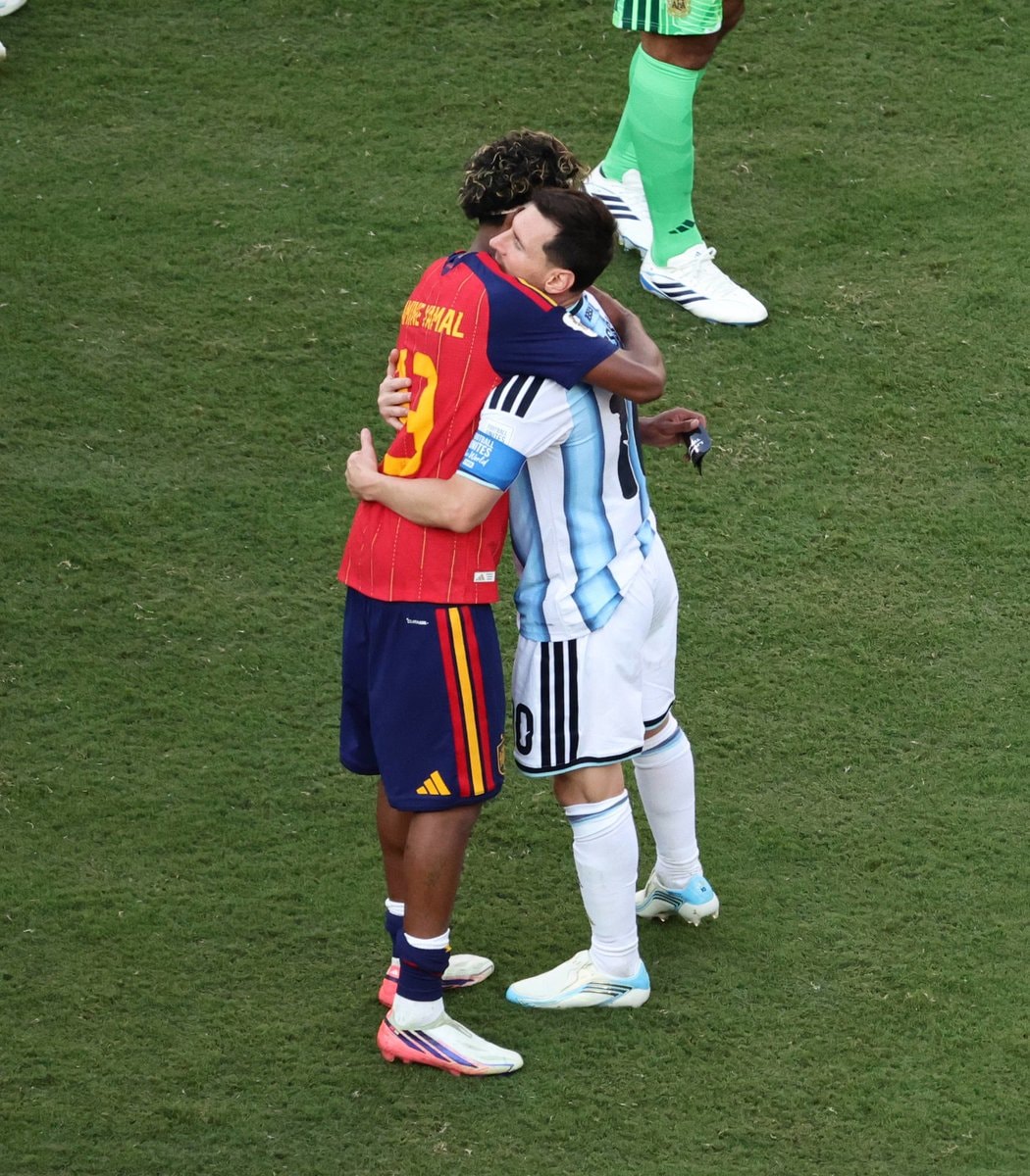 Lamine Yamal consoles Messi after World Cup loss (photo 2 of 2) Lamine Yamal consoles Messi after World Cup loss (photo 2 of 2)