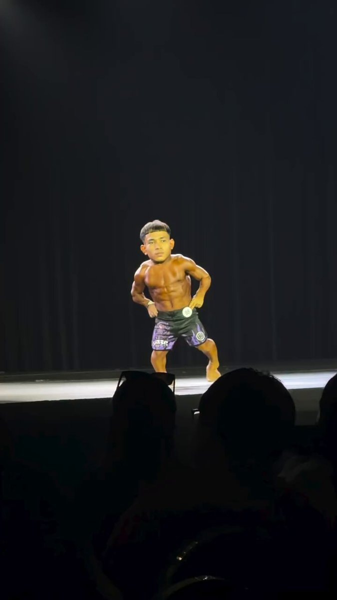 Little giant on stage