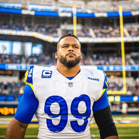 Aaron Donald returns to Rams (photo 1 of 2)