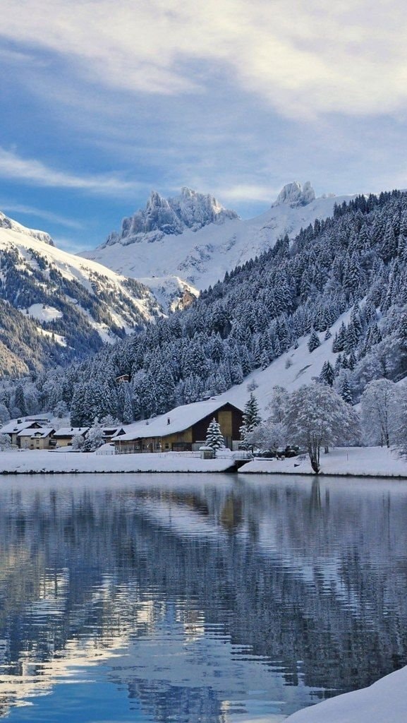 Snowy Switzerland village (photo 2 of 4)