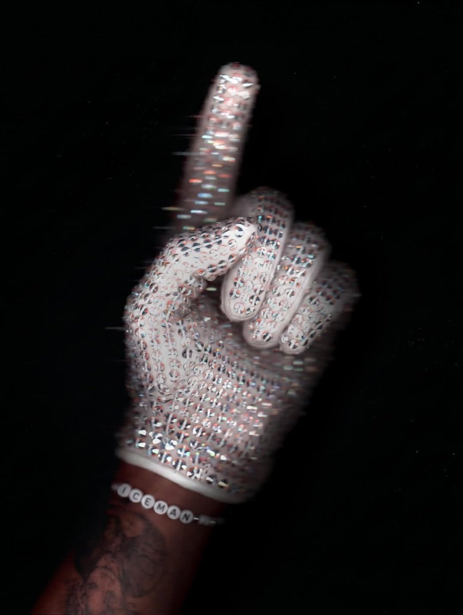 Drake 2 Hard 4 The Radio #1 Rhythmic Radio (photo 2 of 2)