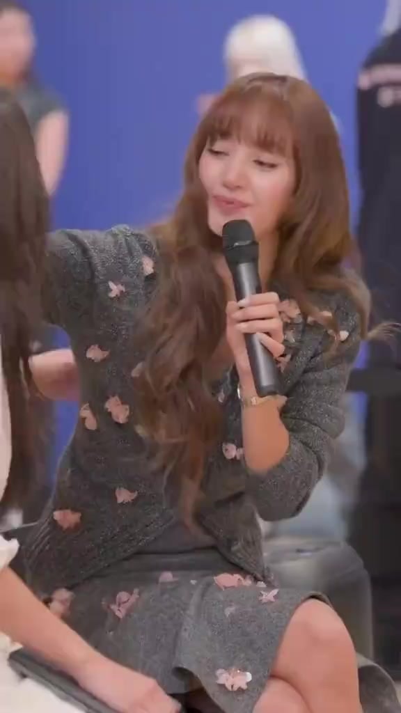 JENLISA interview moment