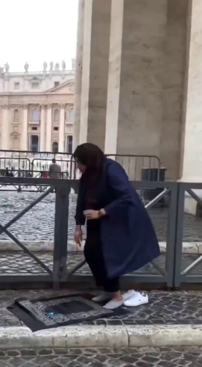 Muslim prayer at St Peter's Square