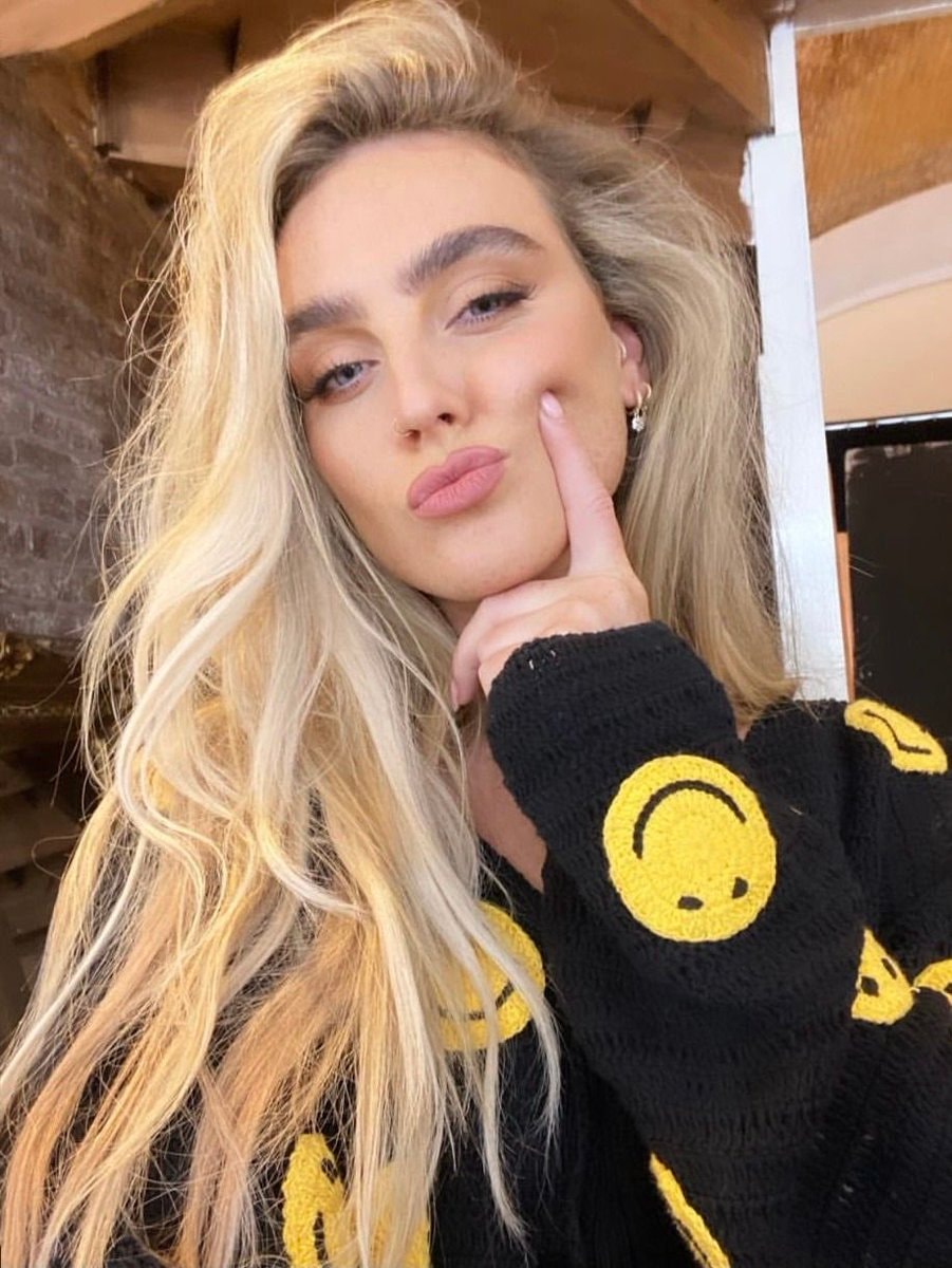 Perrie Edwards selfie