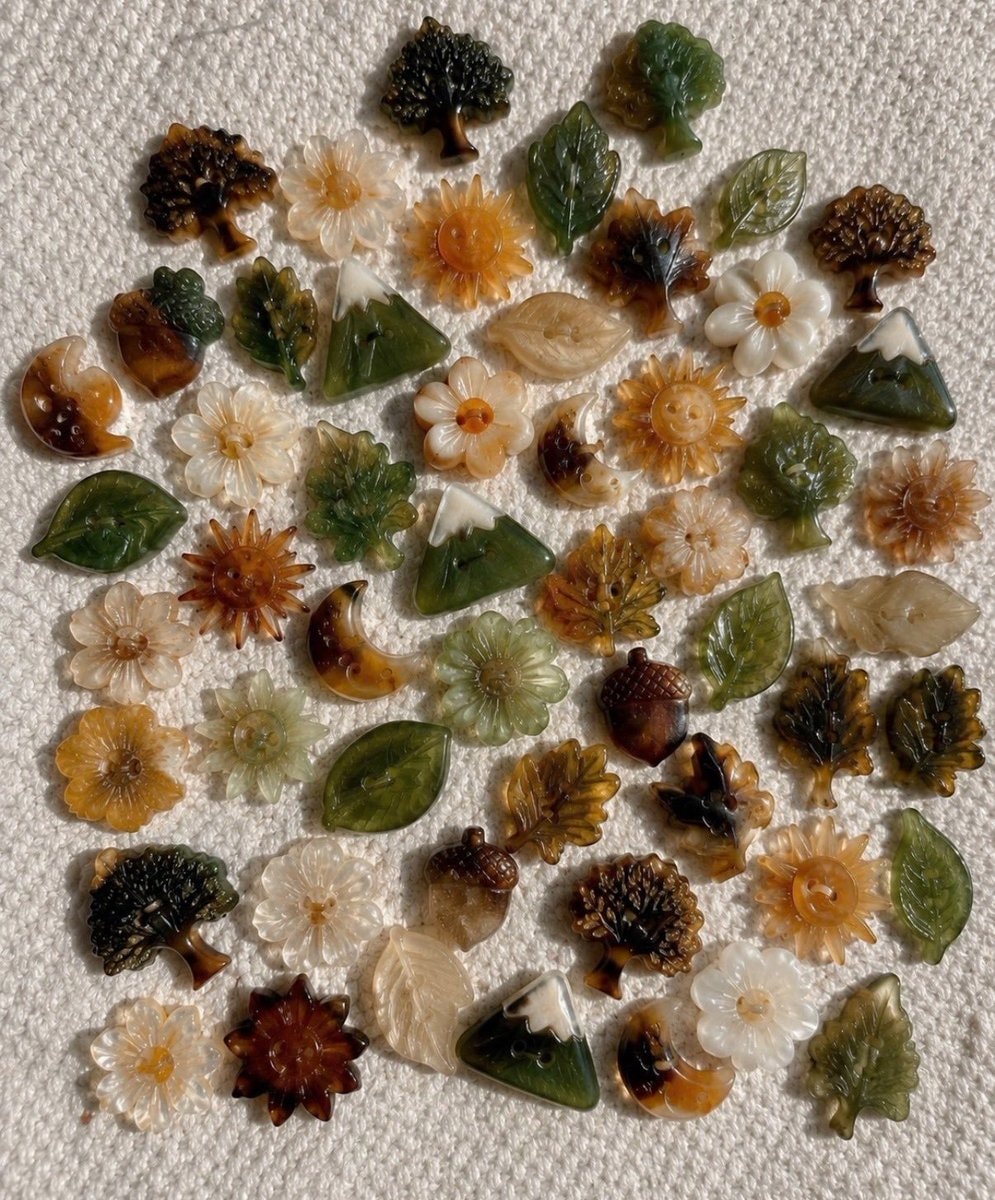 cream cardigan nature buttons (photo 2 of 2)