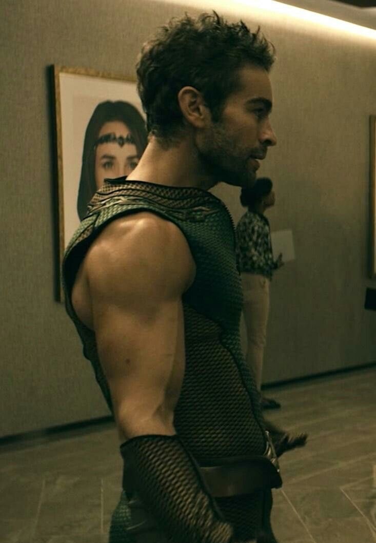 Chace Crawford biceps
