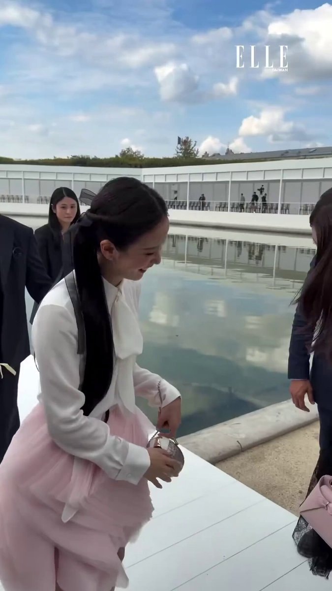 Wonyoung and Jisoo at Dior Show