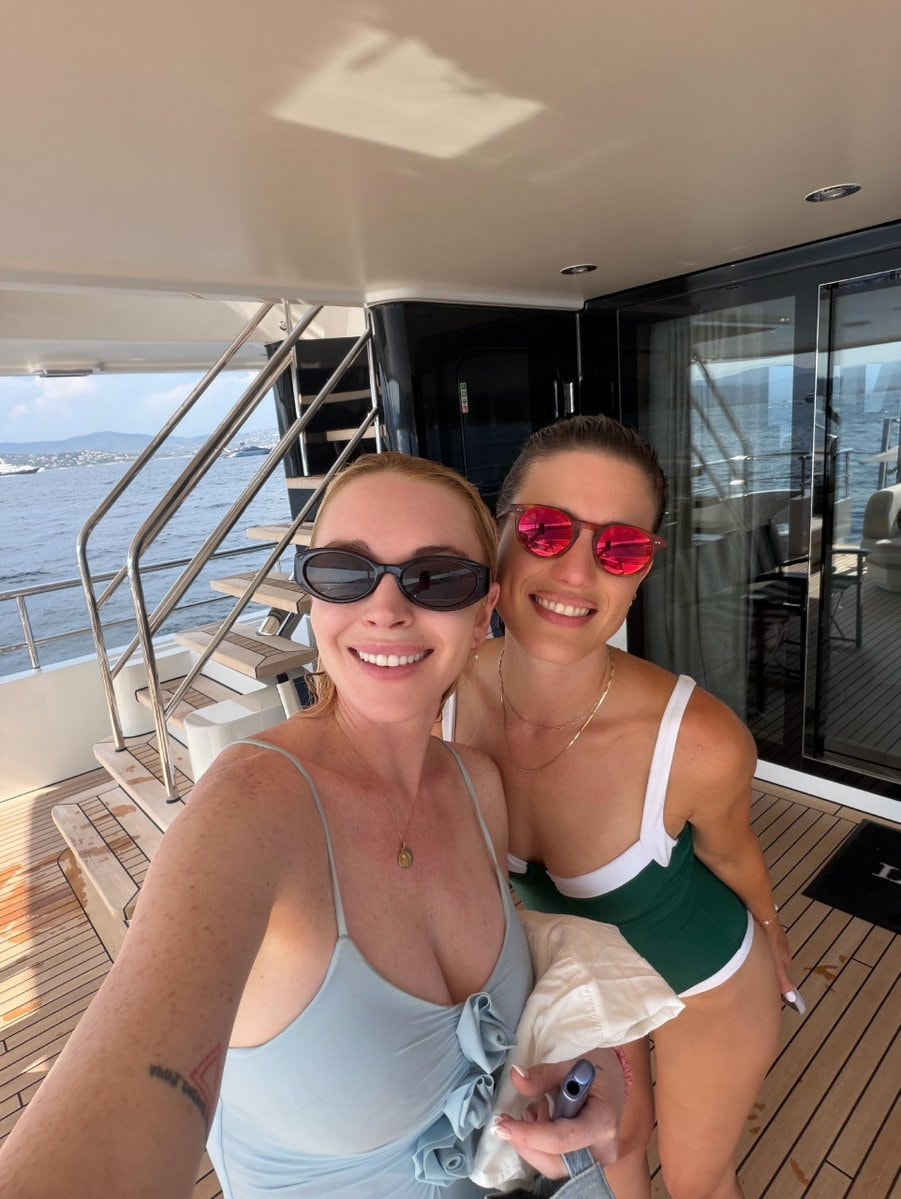 Lindsay Lohan selfie (photo 2 of 4)