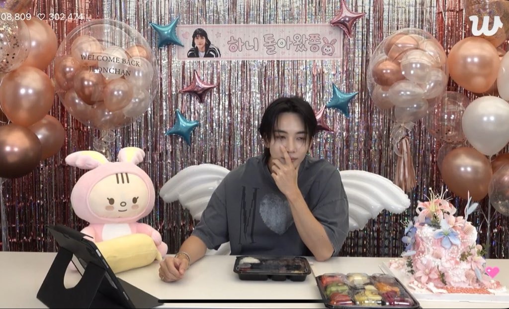 Jeonghan welcome back party 🥹 (photo 4 of 4)