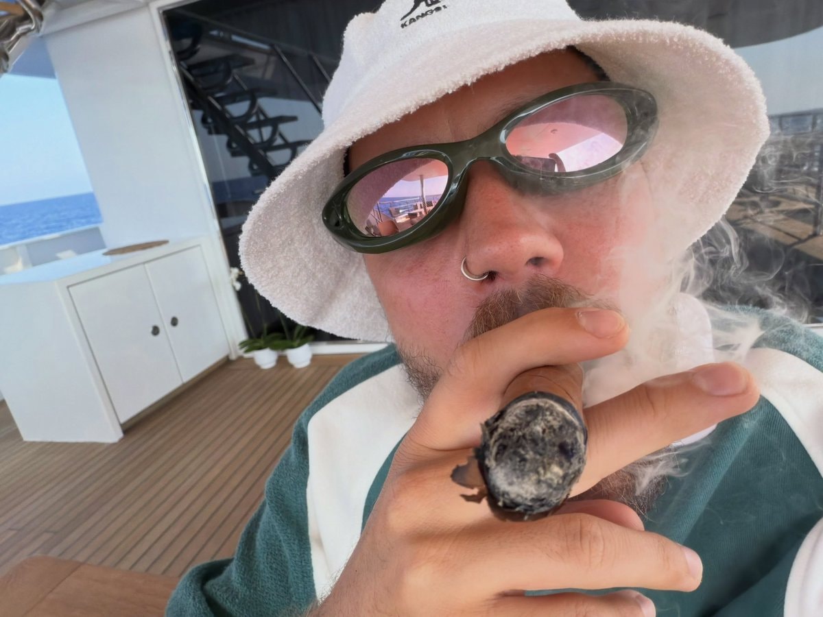 Justin Bieber cigar selfie response Justin Bieber cigar selfie response