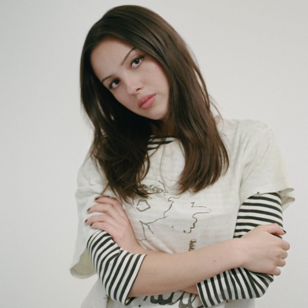 Olivia Rodrigo stupid song Billboard Global 200 #1 (photo 2 of 2)