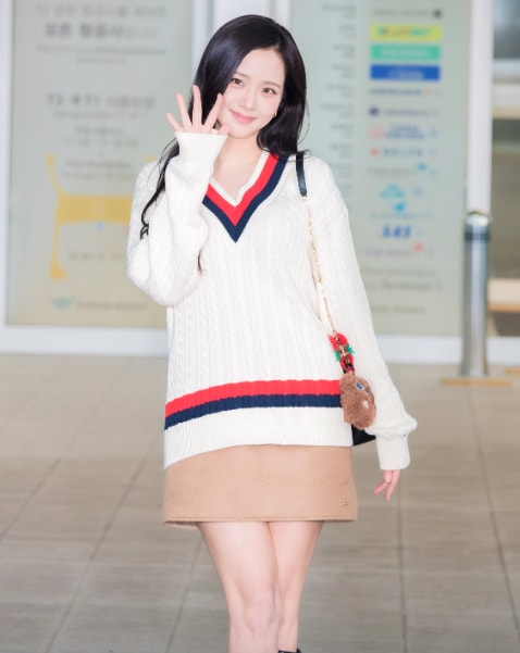 Jisoo New York City Tommy Hilfiger Fashion Show (photo 2 of 2)