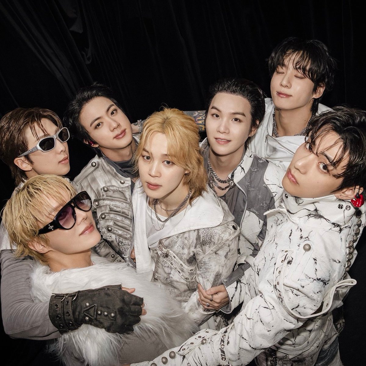 BTS group pose BTS group pose