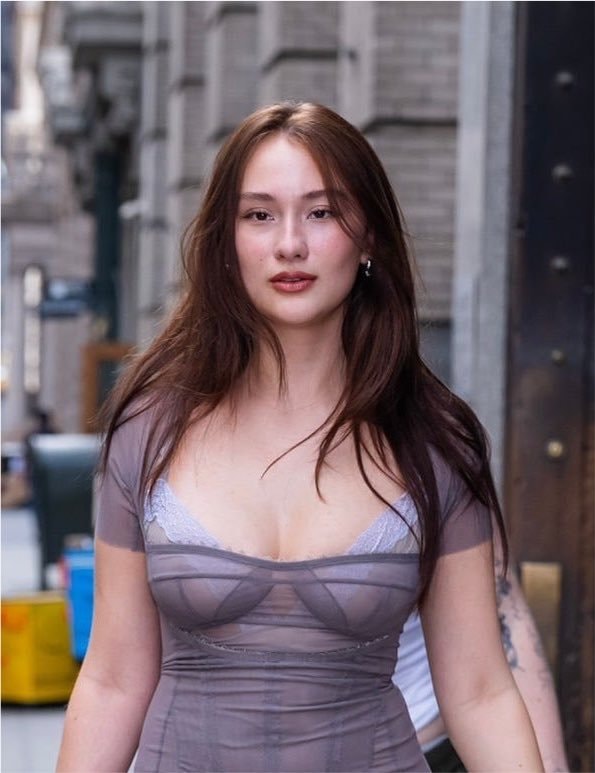 Lola Tung New York City ✨️ (photo 3 of 3)