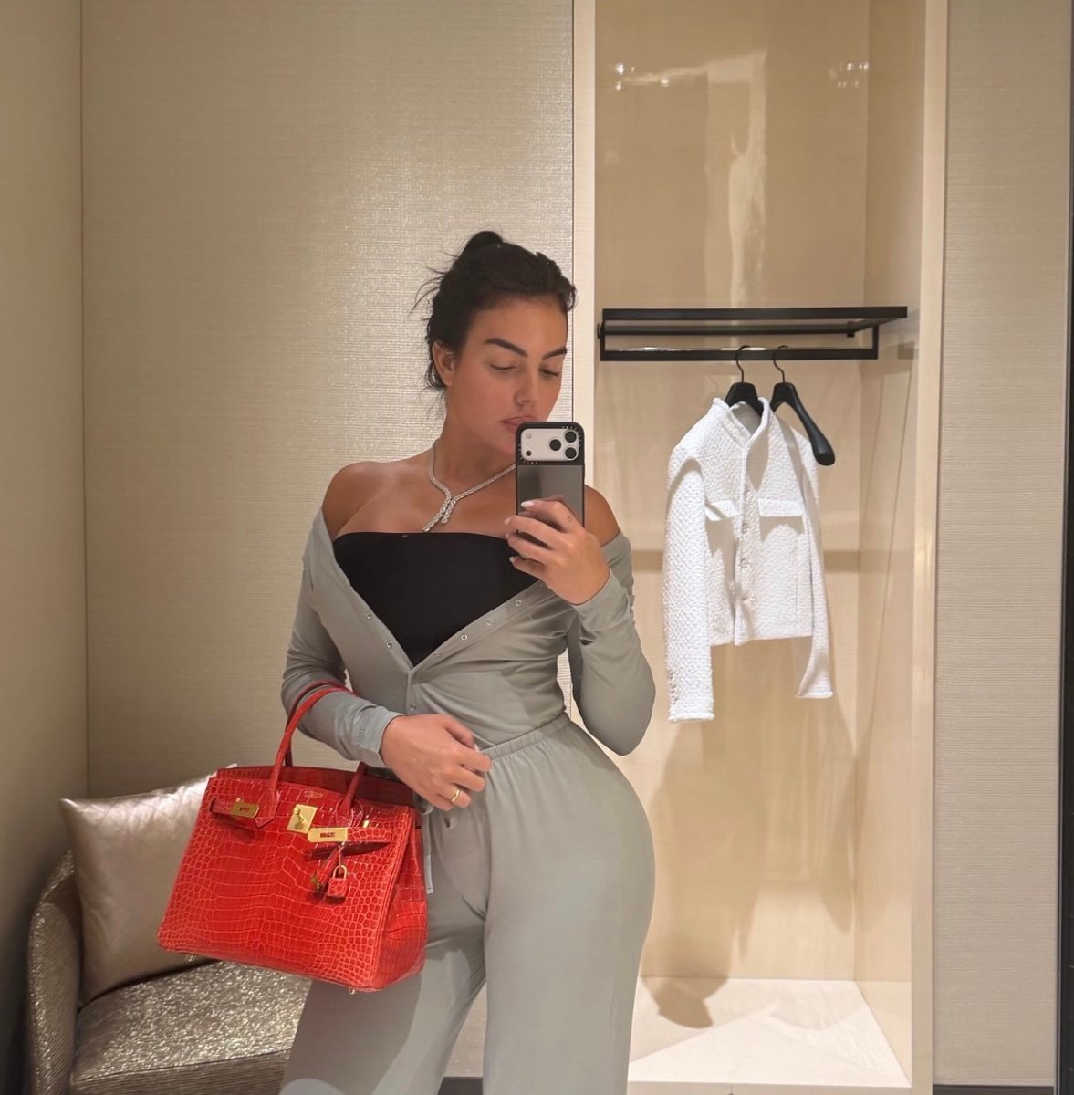 Georgina on IG (photo 2 of 2)