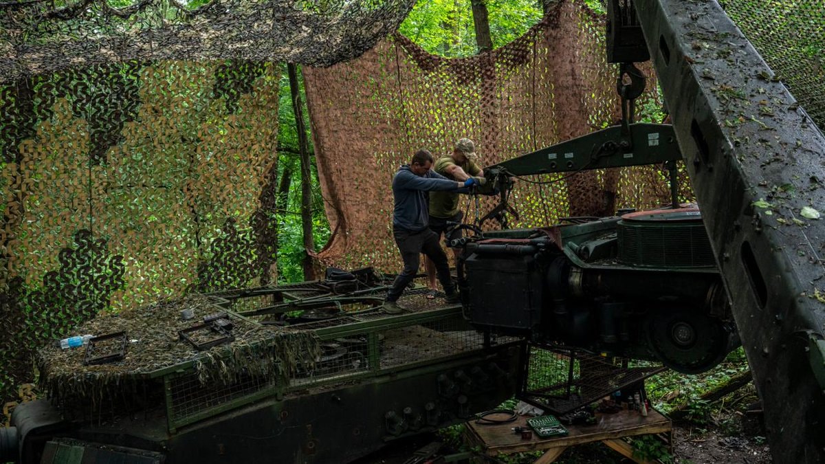 Ukraine Leopard tank camouflage (photo 4 of 4)