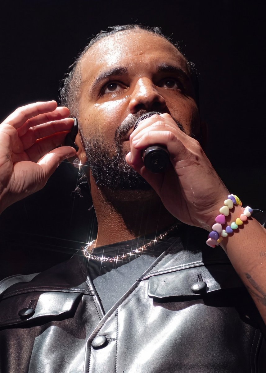 Drake Janice STFU Global Apple Music #1 (photo 1 of 2)