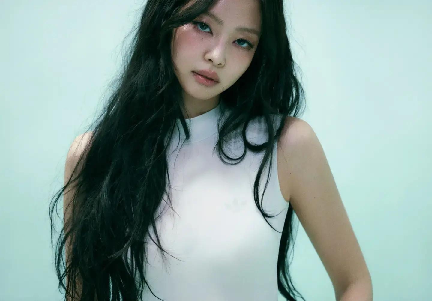 Lisa teaser (photo 2 of 2)