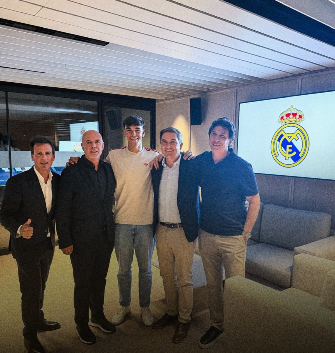 Carlos Espí at Santiago Bernabéu (photo 2 of 2)