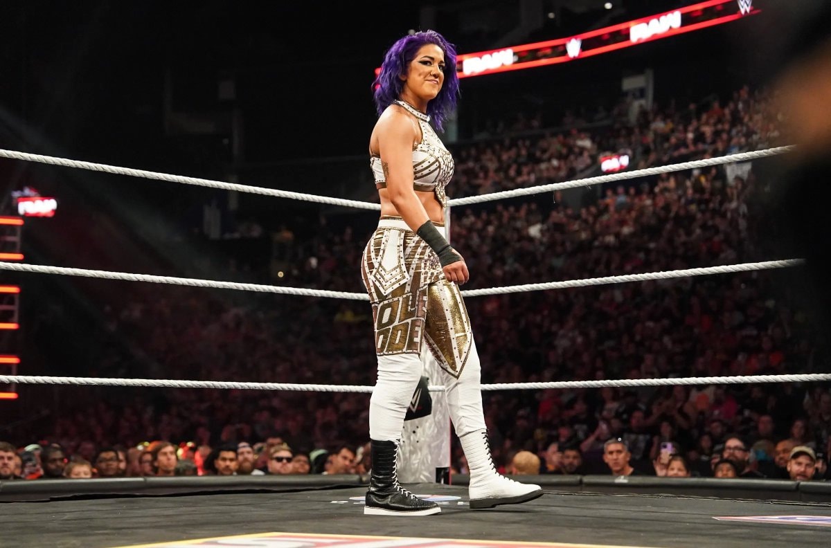 Bayley SNME vlog Garden warning Lyra