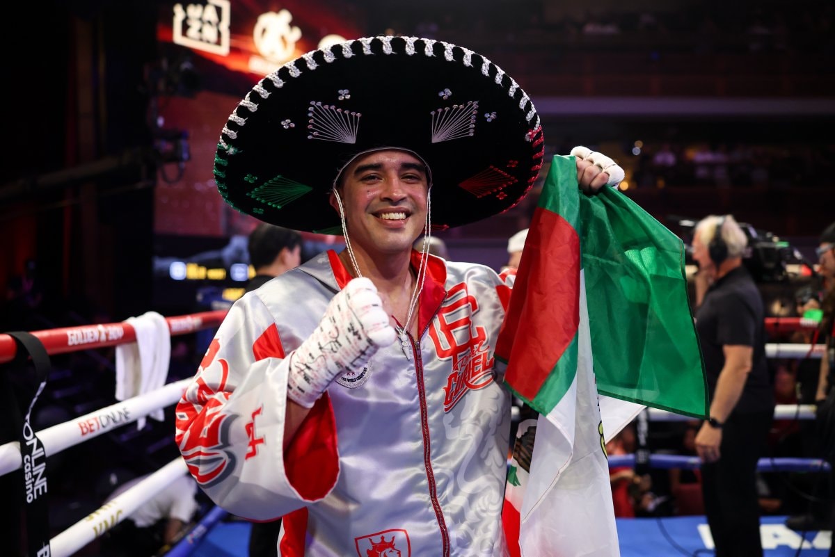 Raul Curiel majority decision win