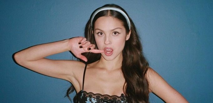 BLACKPINK Olivia Rodrigo and Dua Lipa performances (photo 2 of 3)
