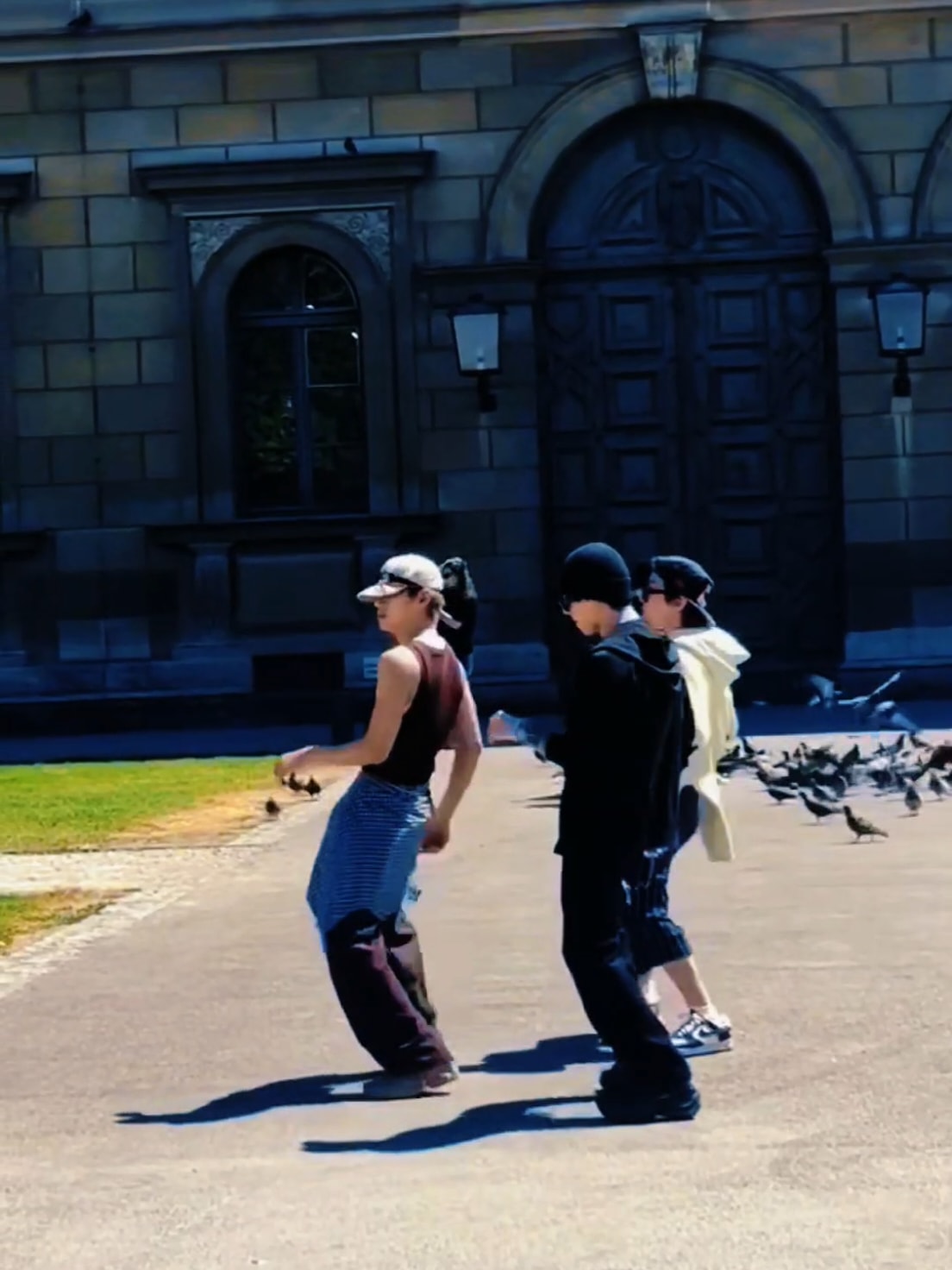 Taehyung Jungkook J-Hope trio