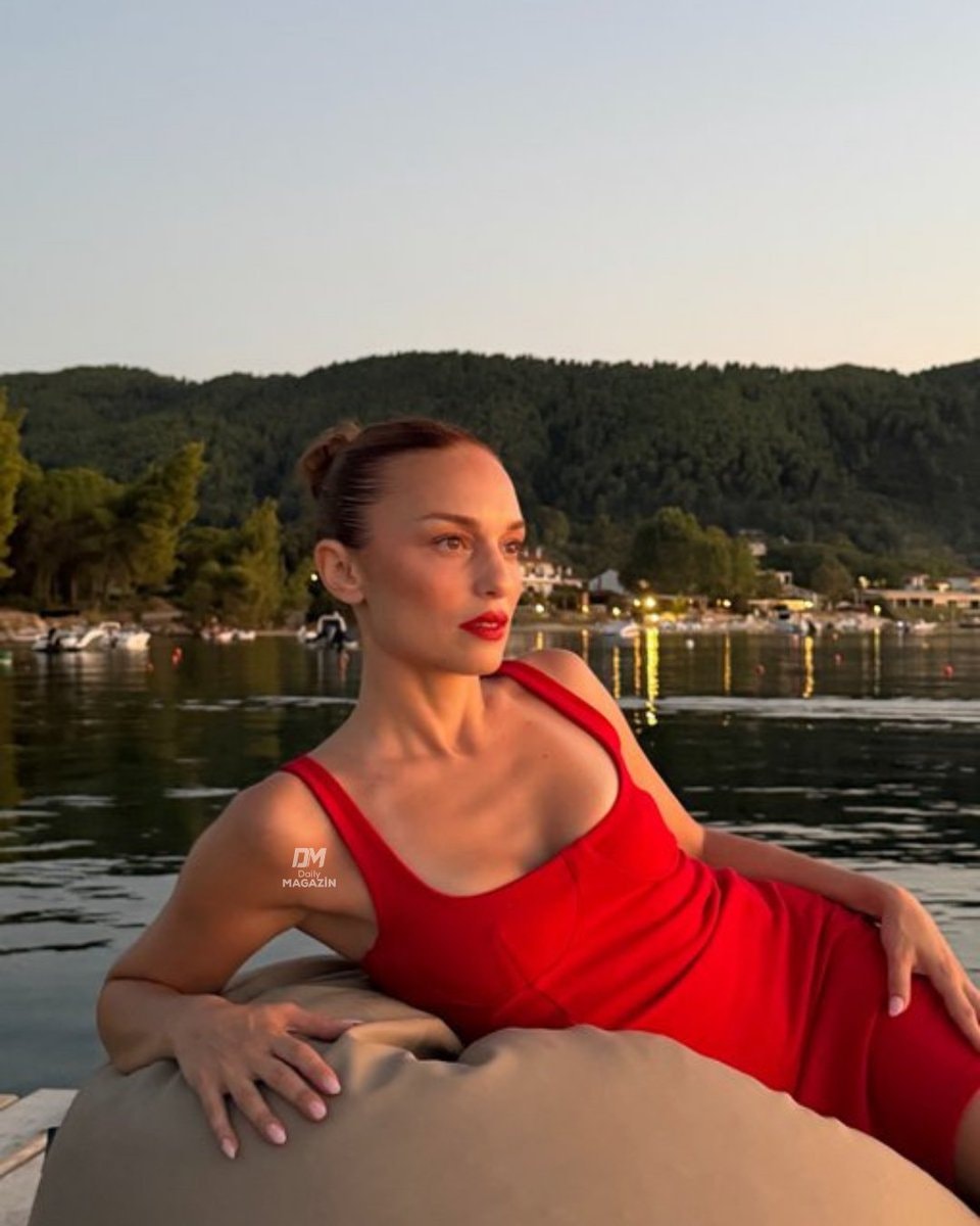 Nilperi Şahinkaya new photo series