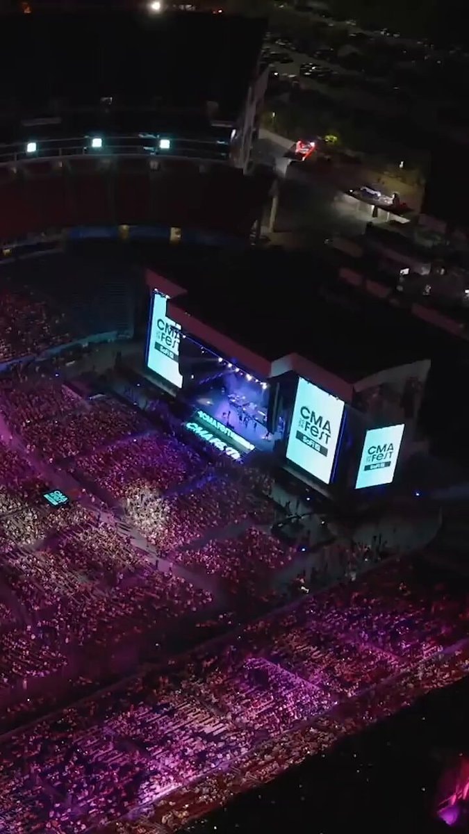CMA Fest crowd with Ella Langley