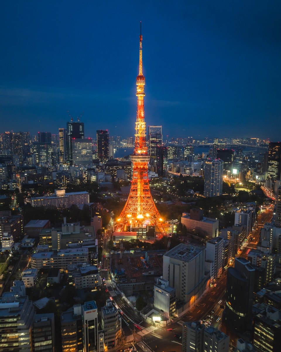 Tokyo Tower at dusk Tokyo Tower at dusk