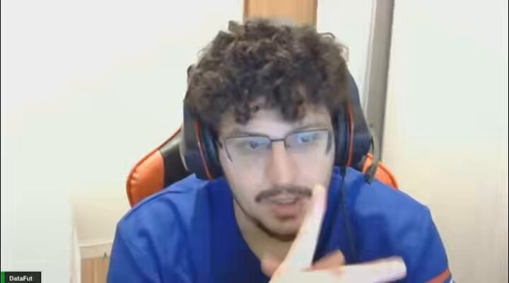 DataFut streamer reacts to Paraguay vs France DataFut streamer reacts to Paraguay vs France