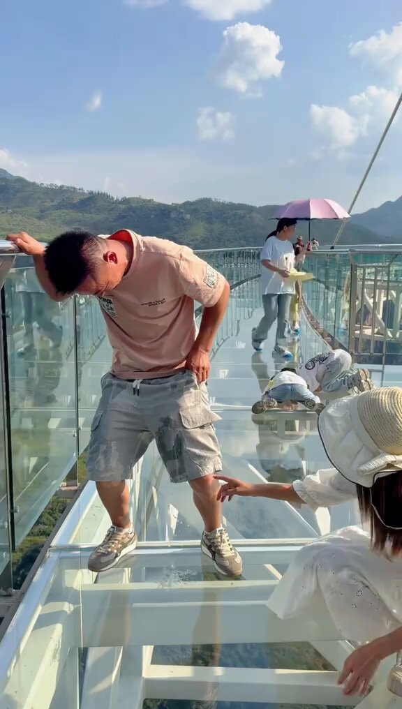 Glass bridge reactions in China